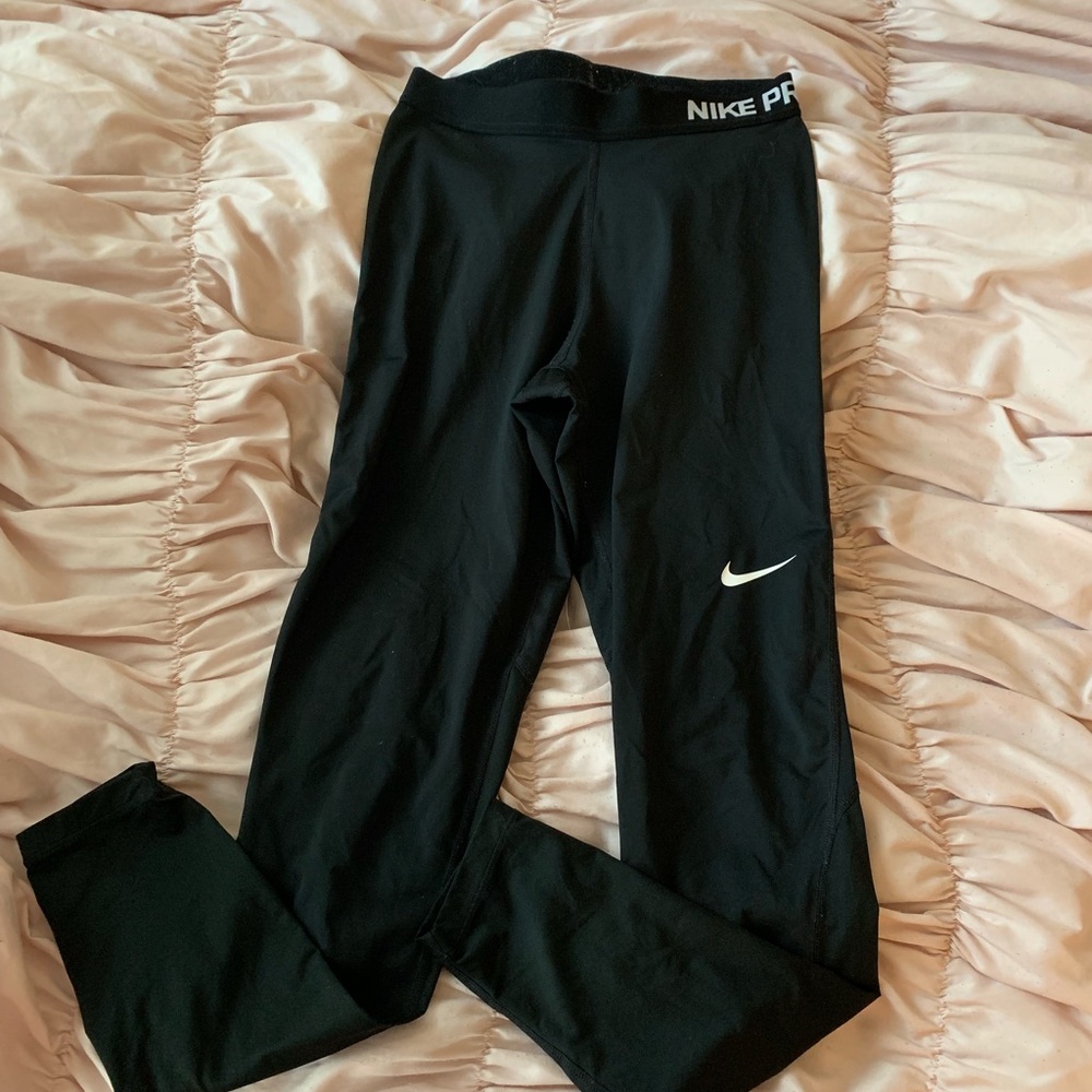 Black Nike leggings